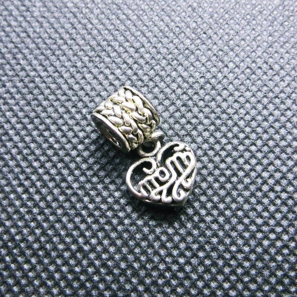 Ornate Silver Tone MOM Heart Dangle Slider Bracelet Charm - Picture 1 of 3